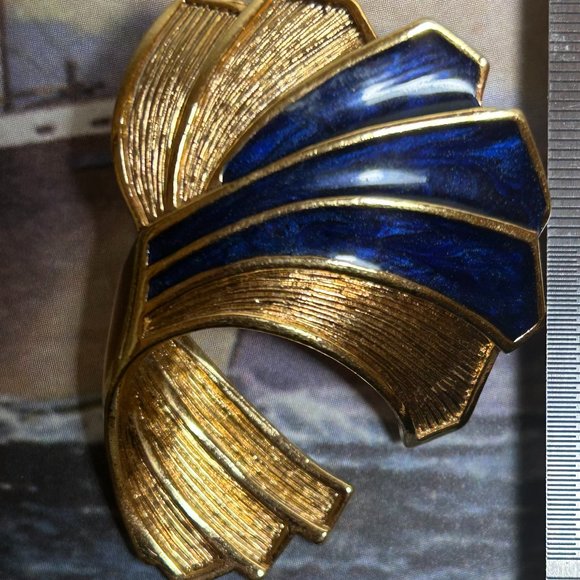 Accessories - 1980s So Stylish Vintage Gold Tone Blue Enamel Ring Style Scarf Holder Clip